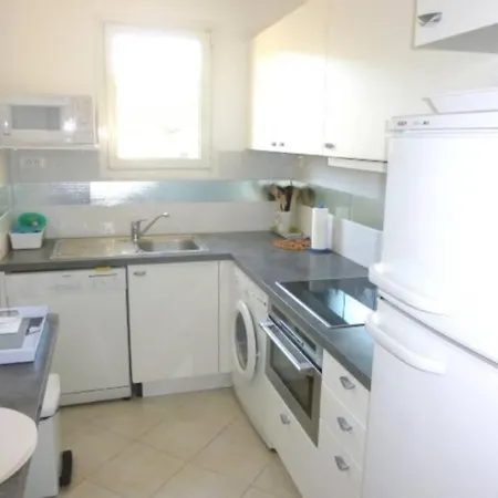Appartement F2 Climatisé Piscine Proche Cavalaire-sur-Mer